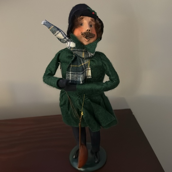 Holiday Caroler Figurines Set - Picture 3 of 7